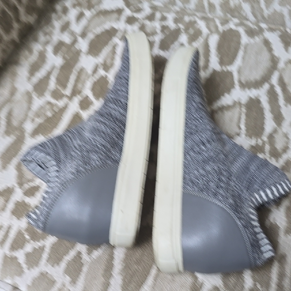 Brash Gray Knit Slip-On Sneakers with Textured Upper - Picture 5 of 13